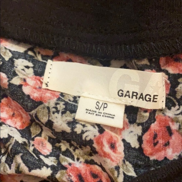 3 Quarter Sleeve Floral Garage Top - Picture 3 of 3